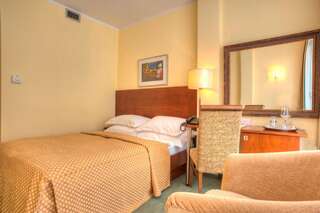 Отель Hotel Rivijera Петровац Двухместный номер эконом-класса с балконом-1