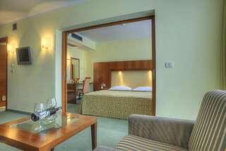 Отель Hotel Rivijera Петровац Семейный люкс-1